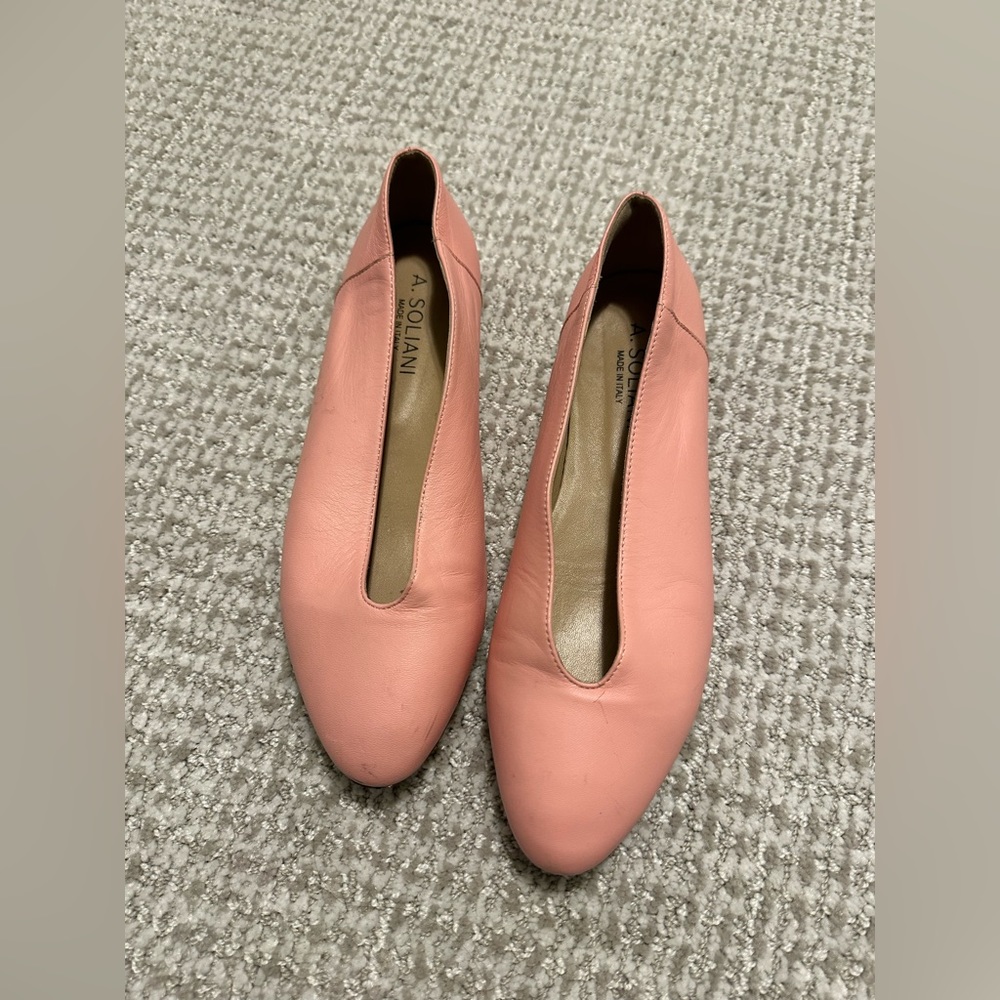 A soliani women's scala flat shoes size 8.5 . Great condition